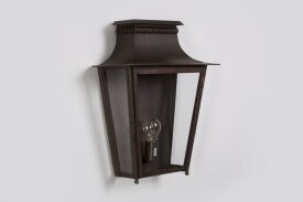 Cluny Nr. 207 | Historische Flachleuchte für stilvolle Fassadenbeleuchtung von LumArt.